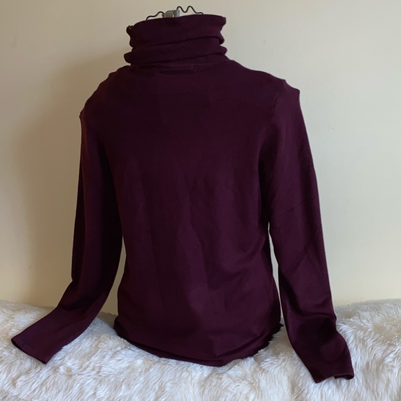 T Tahari Long Sleeve Turtleneck Sweater Size L Burgundy Wine Grape - Picture 6 of 9
